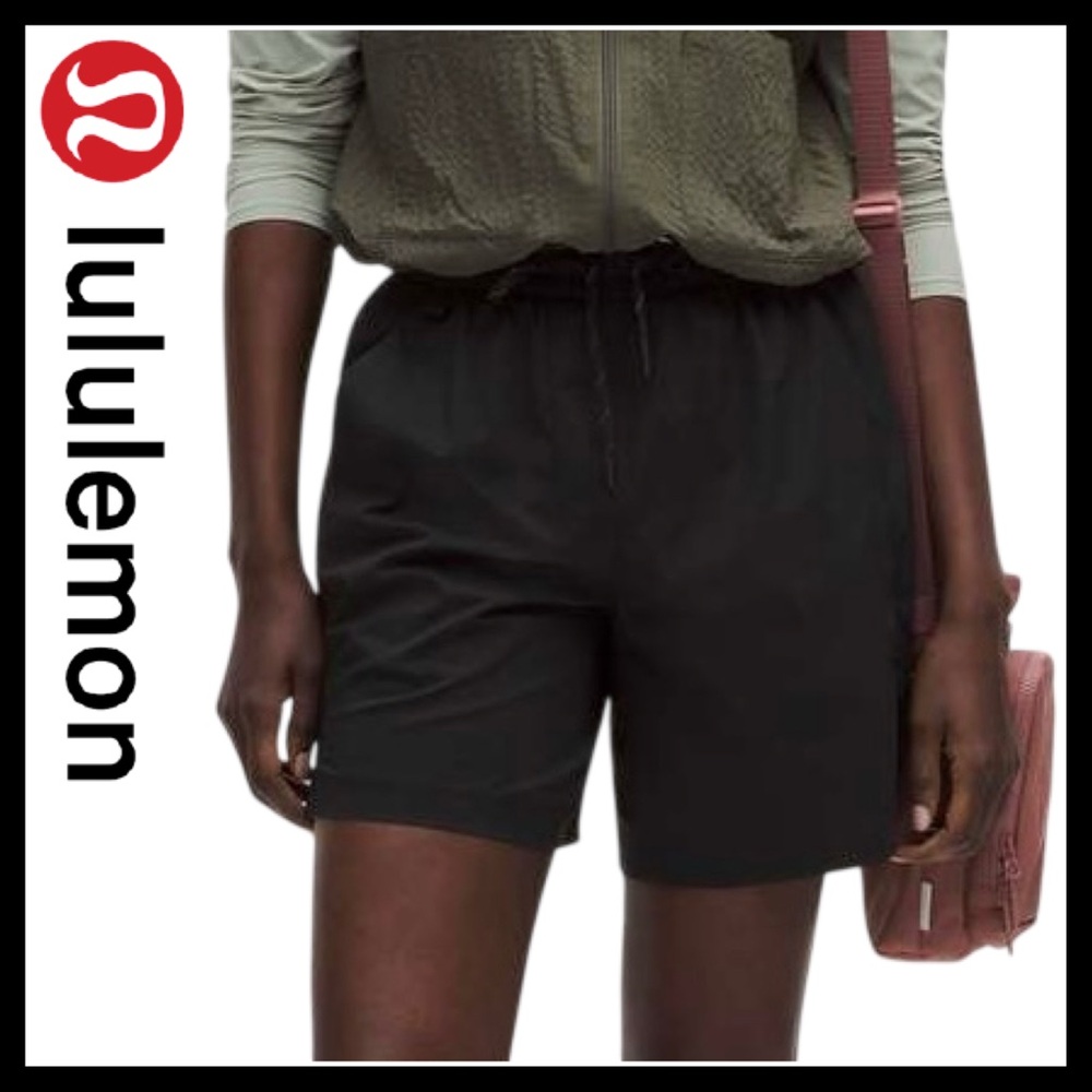 Lululemon Glyde Relaxed Mid-Rise Hiking Short 7"
Black Size (XL) NEW w/o Tags